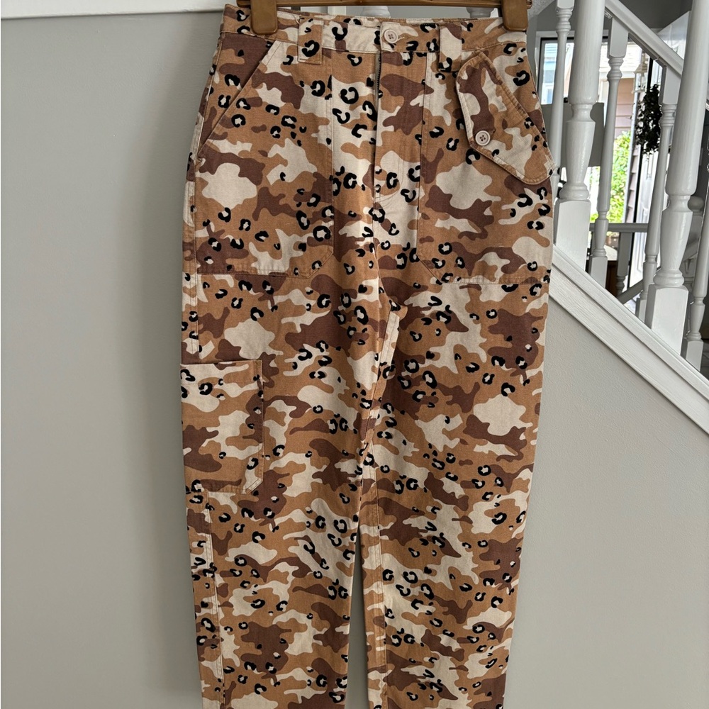 TWIK ladies cargo pants, like new.
